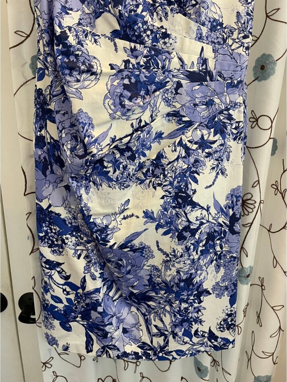 Like New Women's Sz 6P Adrianna Papell Blue Floral Sheath Dress - Picture 2 of 7